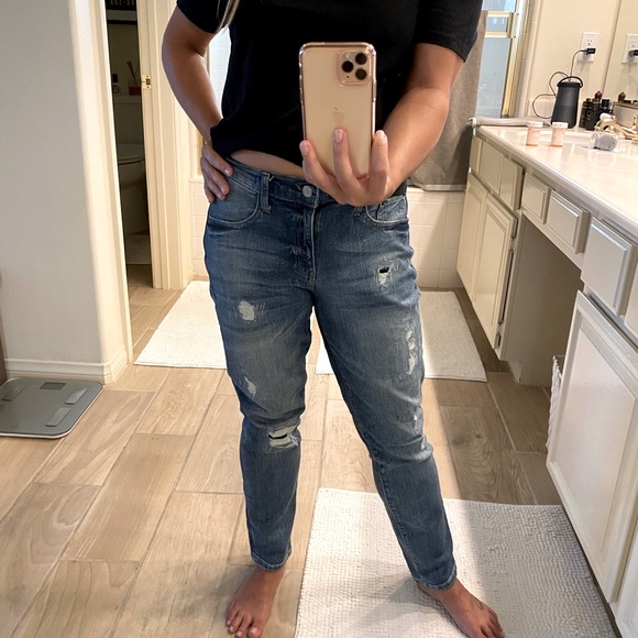 Distressed jeans - Picture 8 of 10